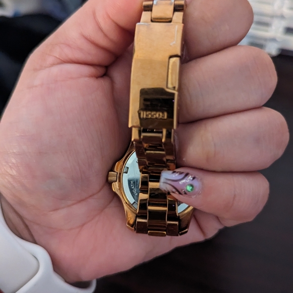 Charming Women's Rose Gold Fossil Watch - Vintage Appeal - Picture 2 of 4